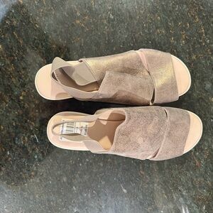 Johnston & Murphy Women's Beige Wedge Sandals